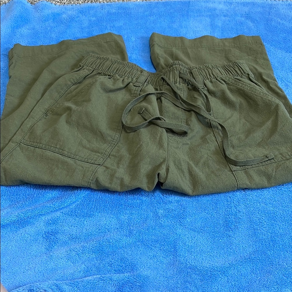 NWOT Capri Pants
